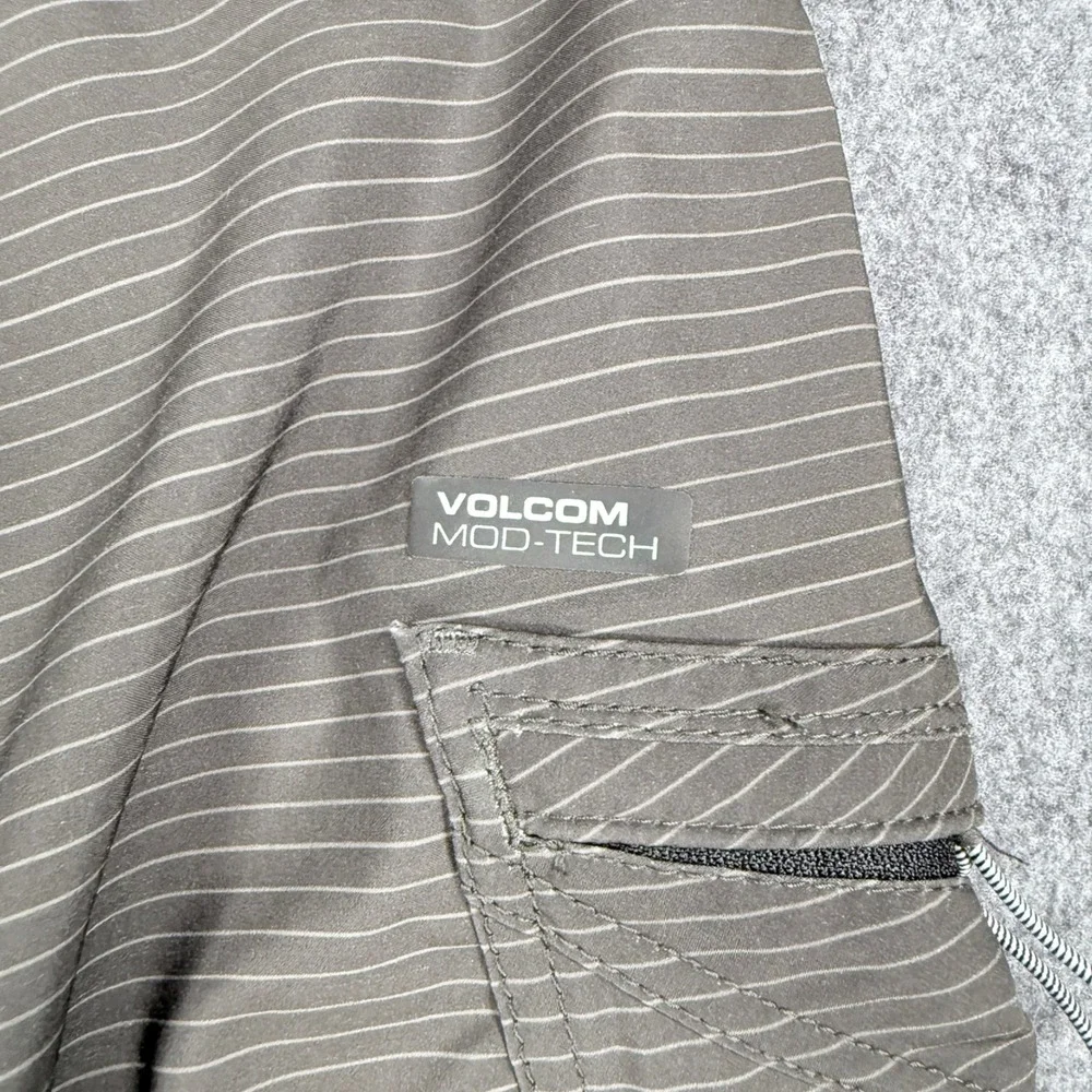 Volcom Mod-Tech Mens Board Shorts Grey Mint Green Striped Size 36 Repreve